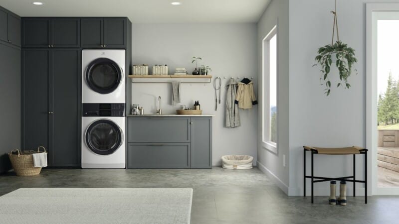 Advantages and Disadvantages of a Stacking Washer and Dryer